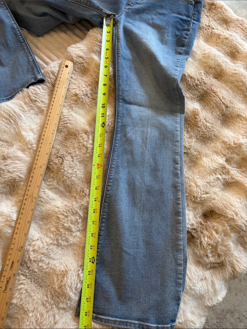 White House Black Market Slim Boot Jeans size 4 short hidden elastic waistband - Picture 7 of 8